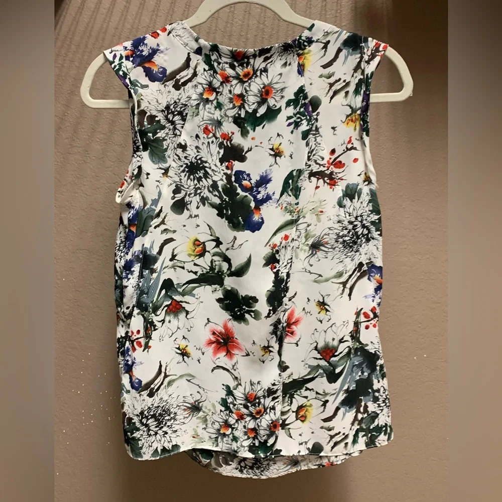 Dalia Sleeveless Floral Blouse with slit in back. - Picture 2 of 5